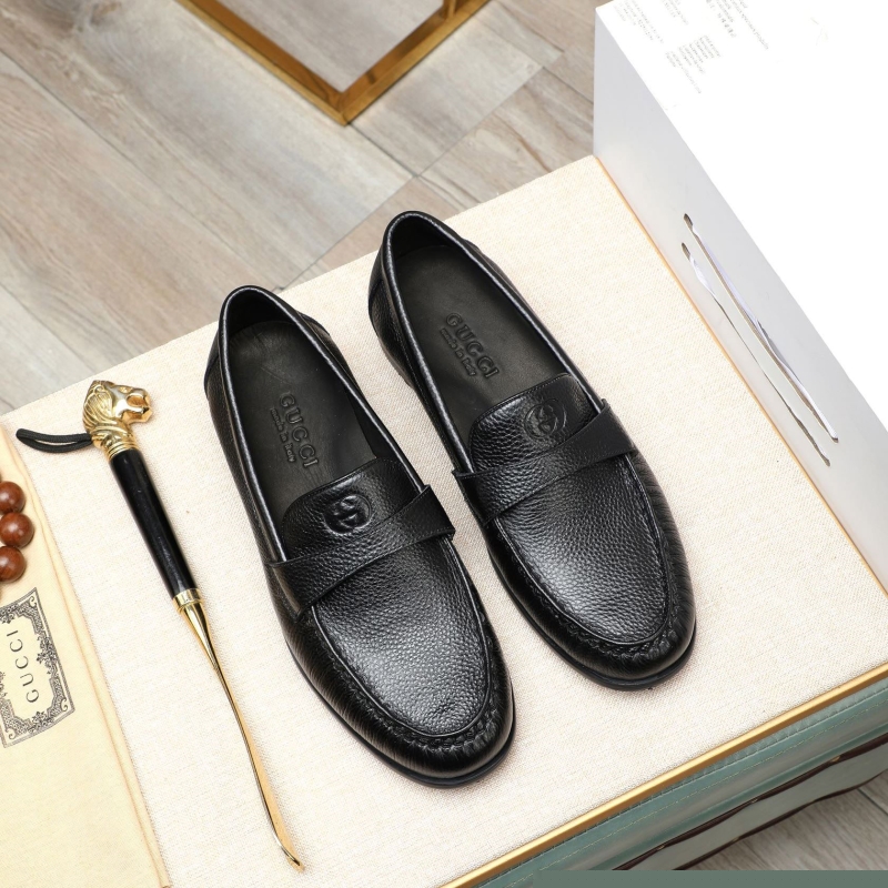 G*u*i leather shoes